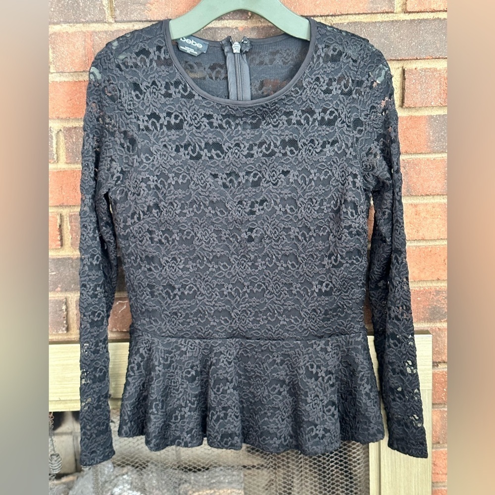 🛍️ bebe USA gorgeous black lace top. Excellent condition.